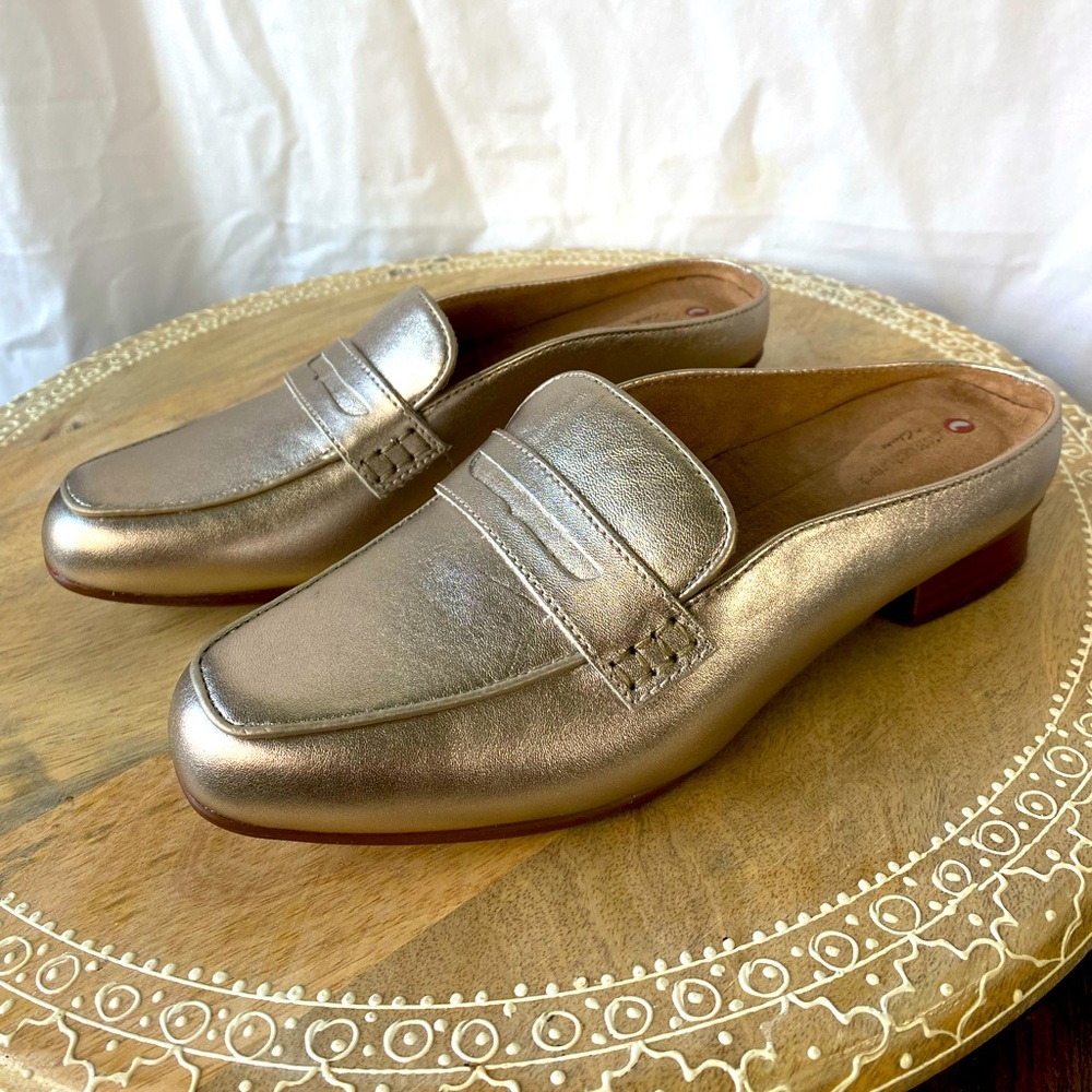 Clark’s Women's Leather Closed Toe Shoes  Backless Slippers Gold Mules Size 7